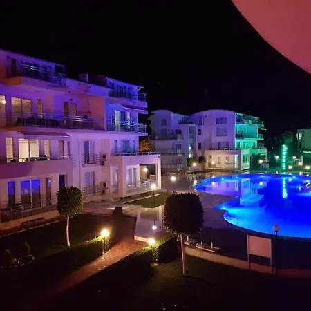 Lovely 3 Bedrooms Luxury Apt With Pool And Gym